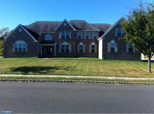 13 Sherwood Ln, Columbus, NJ 08022