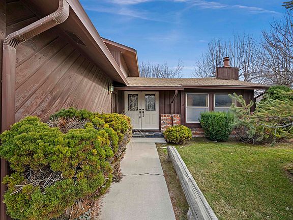 4th image of 786 Meadows Dr