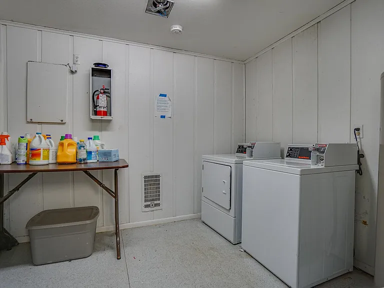 1239 SW Woods St — Photo 28