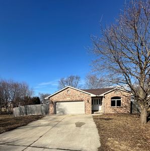 902 E Washington St, Le Roy, IL, 61752