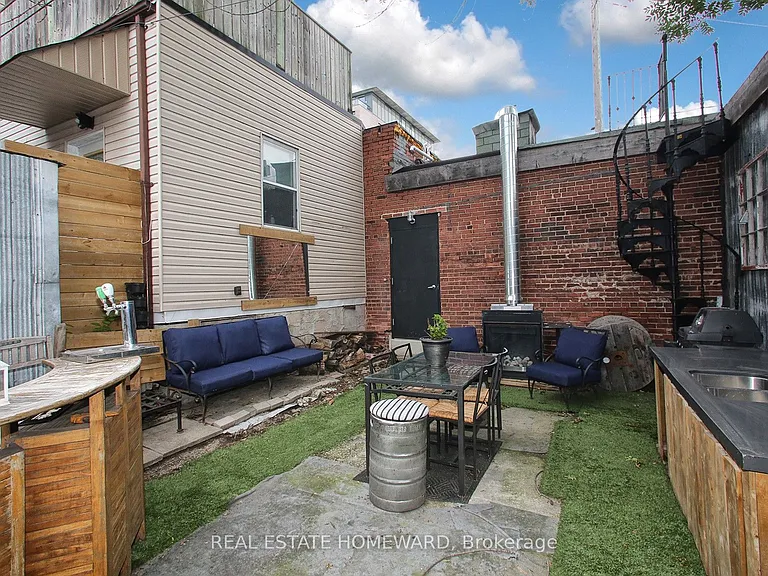 1233 Dundas St E — Photo 25
