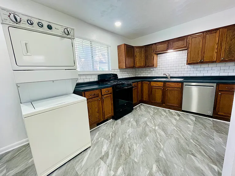 908 S Crutcher Ave #B — Photo 5