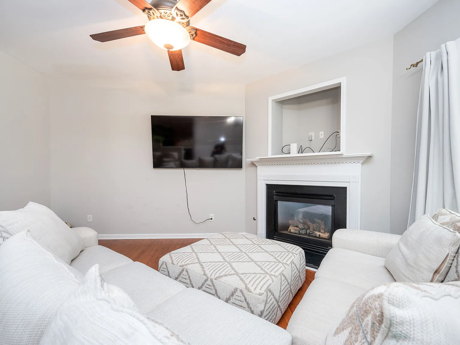 3 bed, 1592 sqft, $3,000 — Photo 3