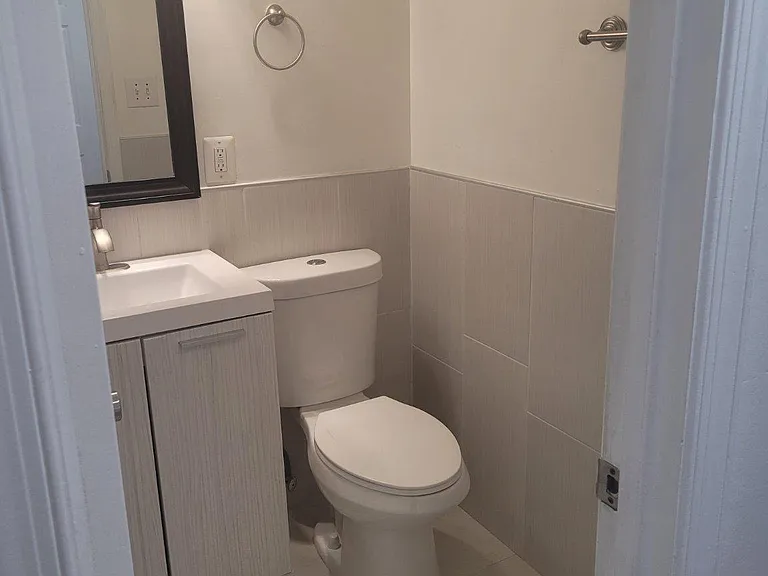 6818 Rolling Rd — Photo 25