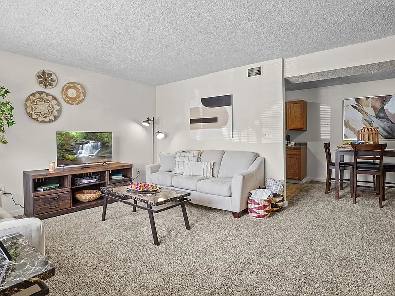 Regency Point Luxury Apartments — Photo 19