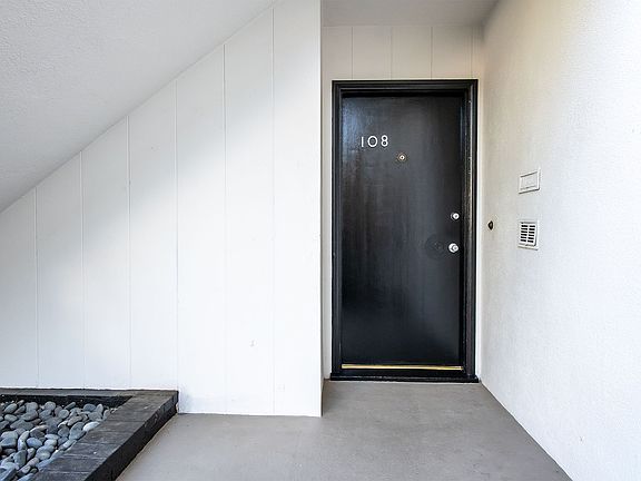 5th image of 1021 S Orange Grove Blvd APT 108