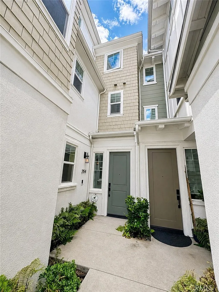 4 bed, 2546 sqft, $8,750 — Photo 3