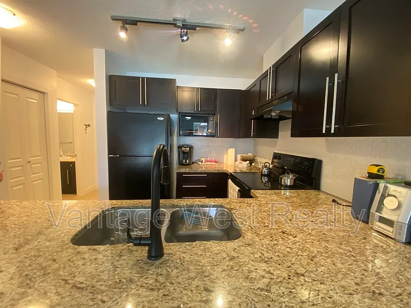 2 bed, 2.0 bath, 975 sqft, $2,250 — Photo 4