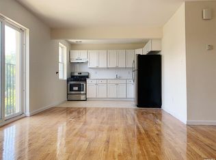 9810 197th St, Hollis, NY 11423