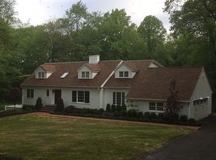 7 Fraser Dr, Woodbridge, CT 06525