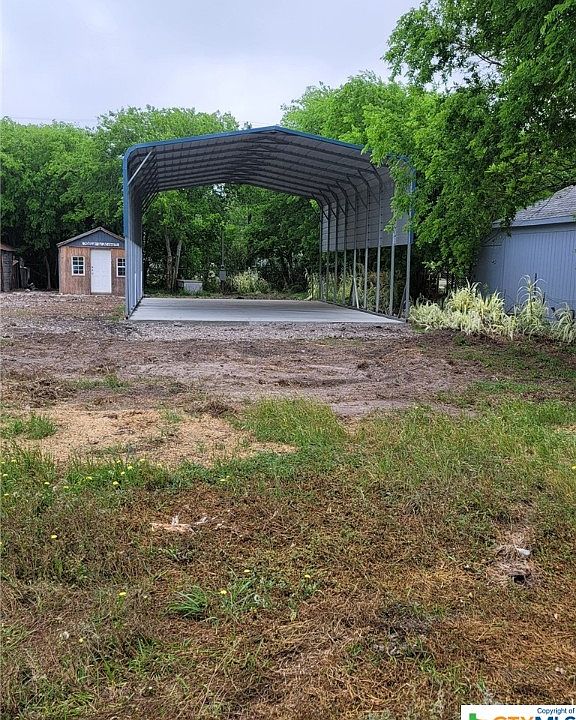 2nd image of 504 W Houston Ave