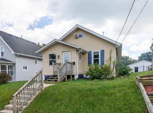 1976 Bennett St, Dubuque, IA 52001