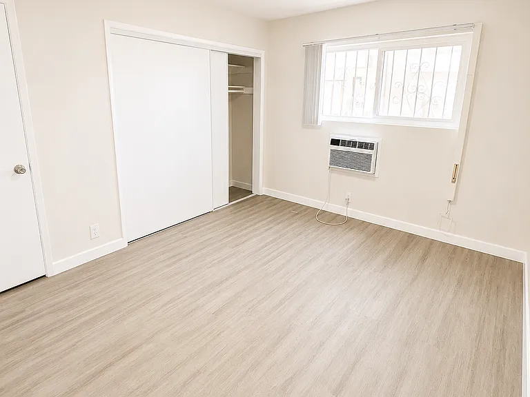 534 N Hayworth Ave #104 — Photo 12