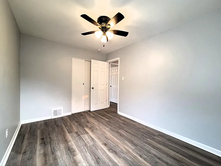 2716 White Oak Ave — Photo 7
