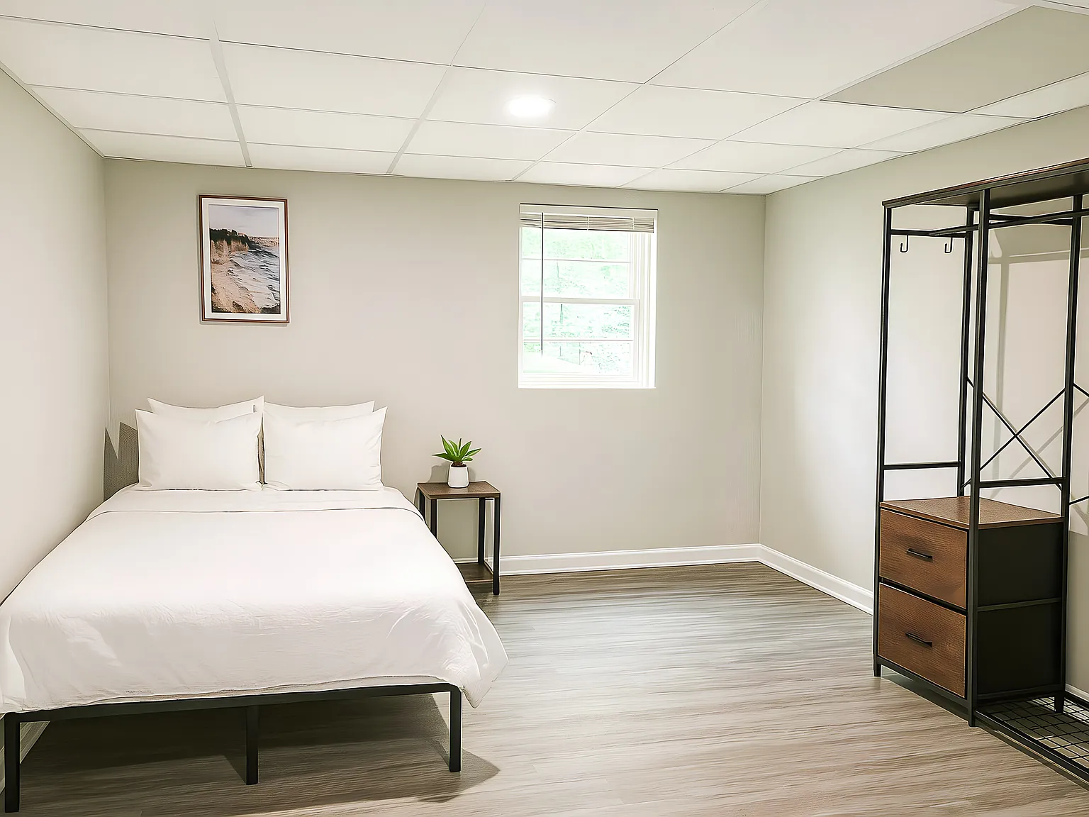 4 bed, 4.0 bath, 2100 sqft, $702 — Photo 1