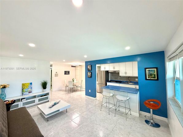 160 NE 203rd Ter APT 22