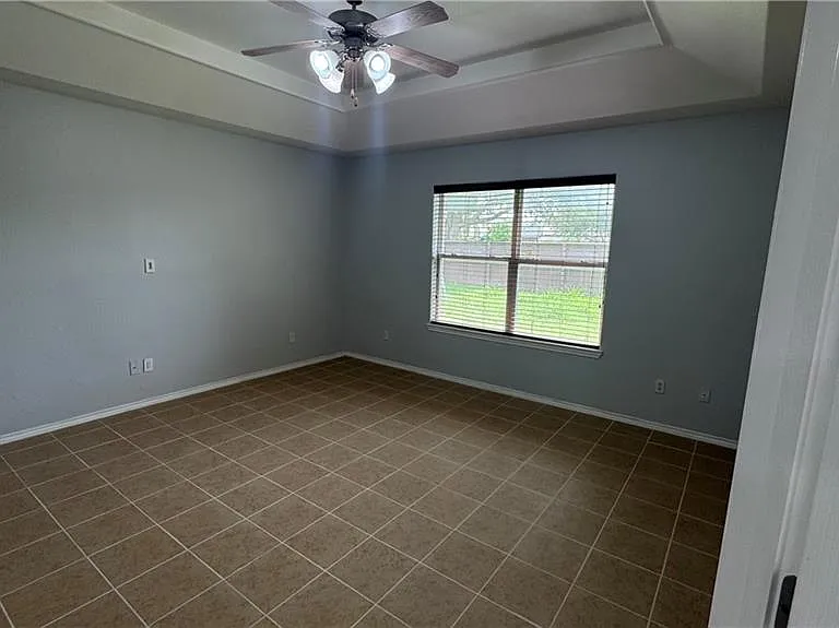 3405 Santa Monica — Photo 11