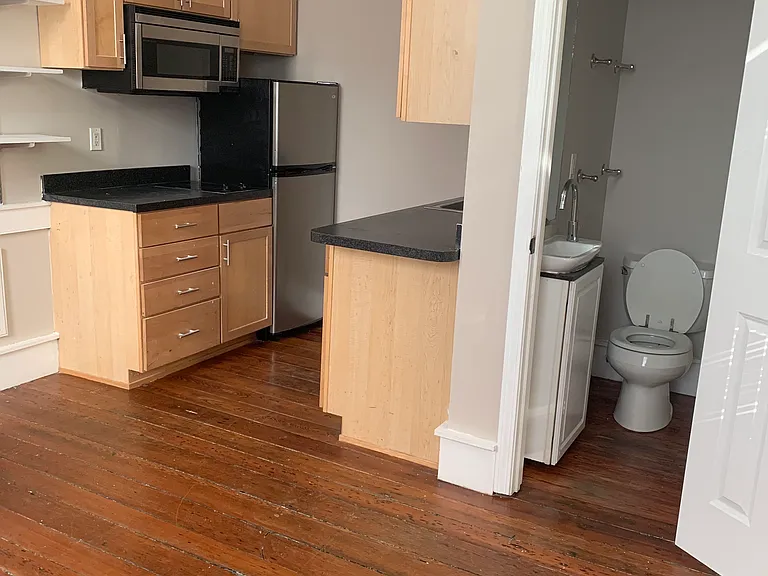 33 1/2 Cannon St #301 — Photo 6