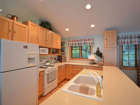 3rd image of 6054 Lake Leelanau Dr