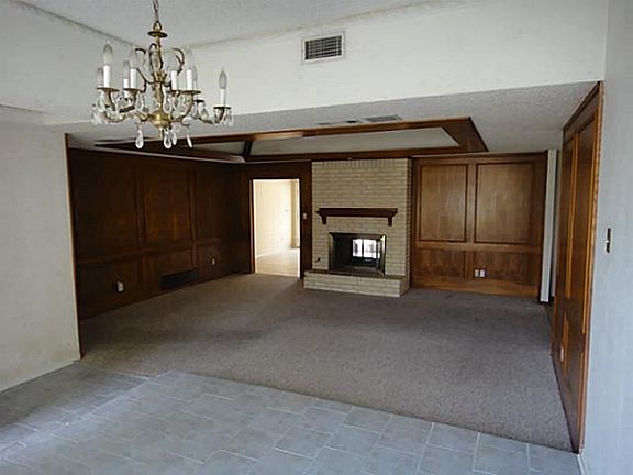 3rd image of 714 Corinthian Pl