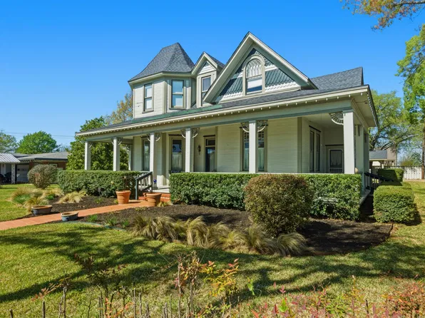 100 W 11th St, Elgin, TX 78621