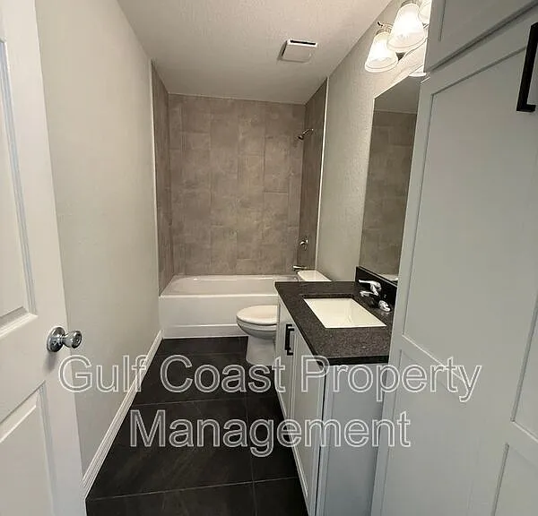 3294 W Price Blvd — Photo 27
