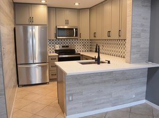 9570 SW 3rd St, Pembroke Pines, FL 33025