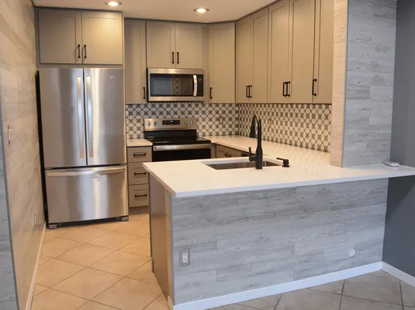 9570 SW 3rd Street, Pembroke Pines, FL 33025
