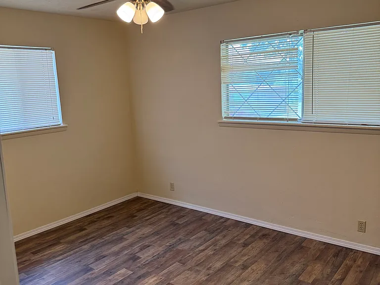 517 W Polk St — Photo 16