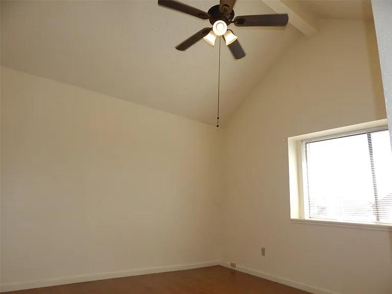 8623 Beechcrest St — Photo 36