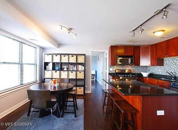 3rd image of 2555 W Catalpa Ave APT 5C