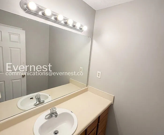 1487 Saint Dunstans Rd — Photo 8