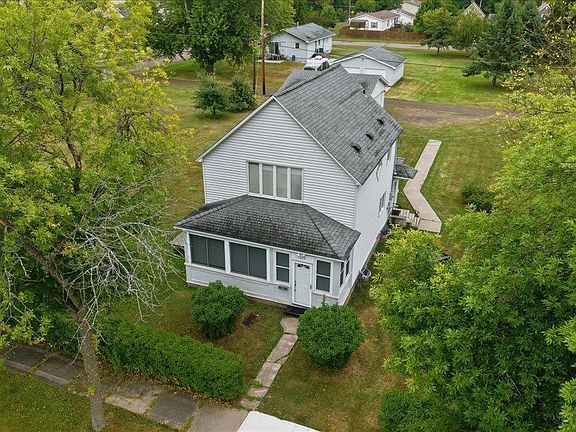 3rd image of 324 98th Ave W
