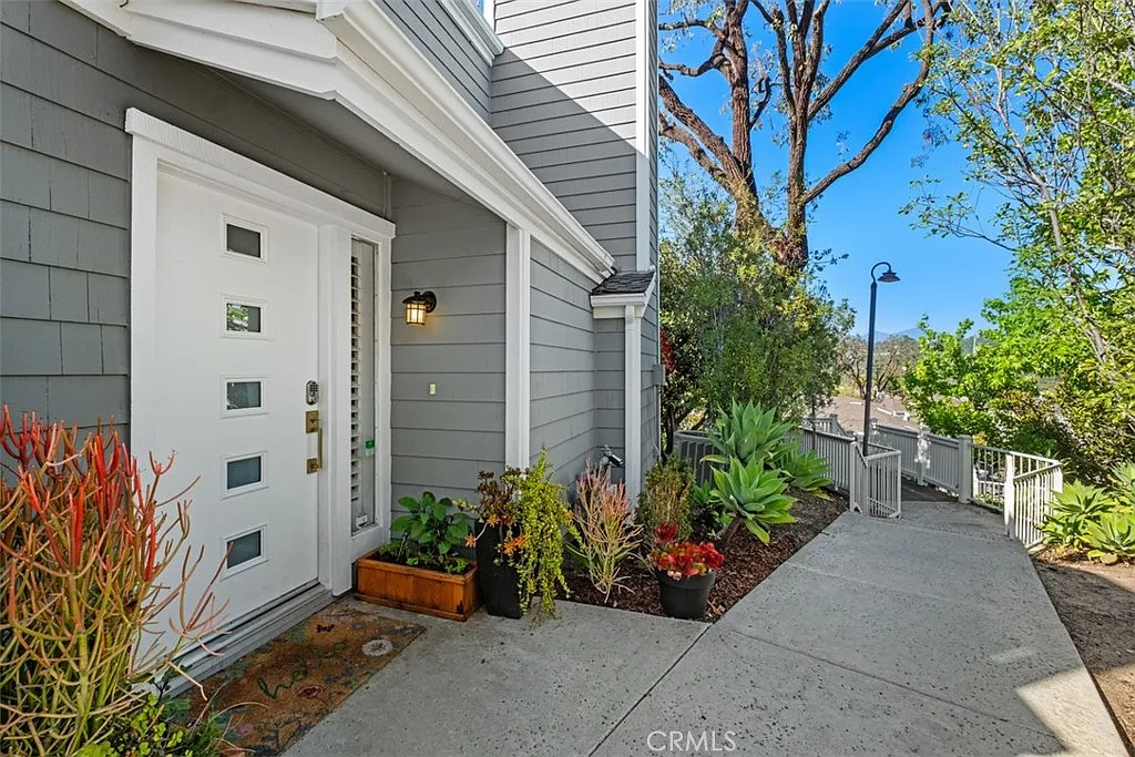 Building Photo - 606 San Nicholas Ct