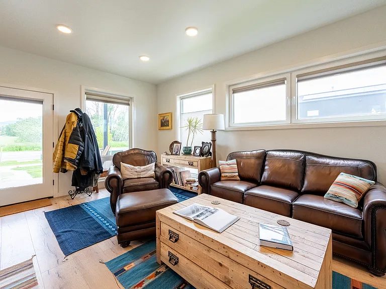 2889 W Graf St — Photo 29