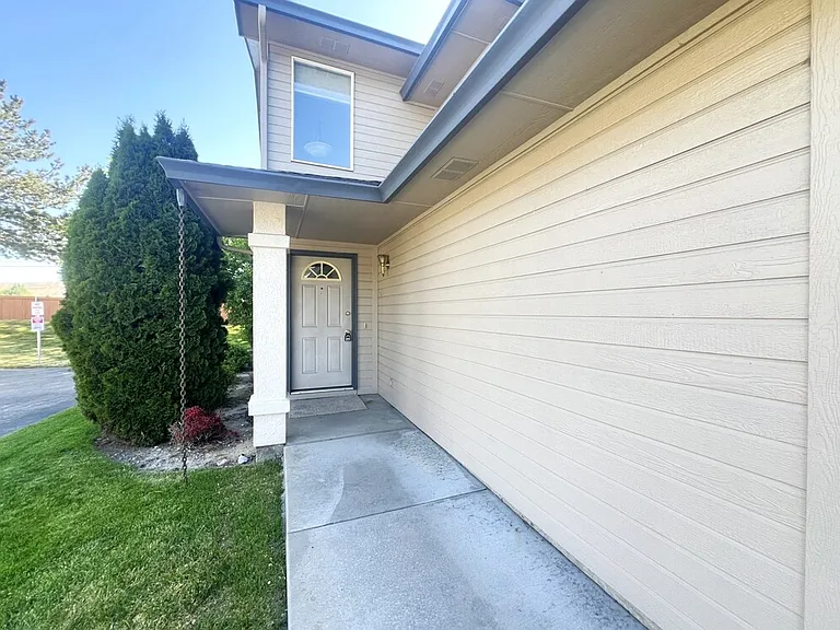 5851 N Cobbler Ln — Photo 3