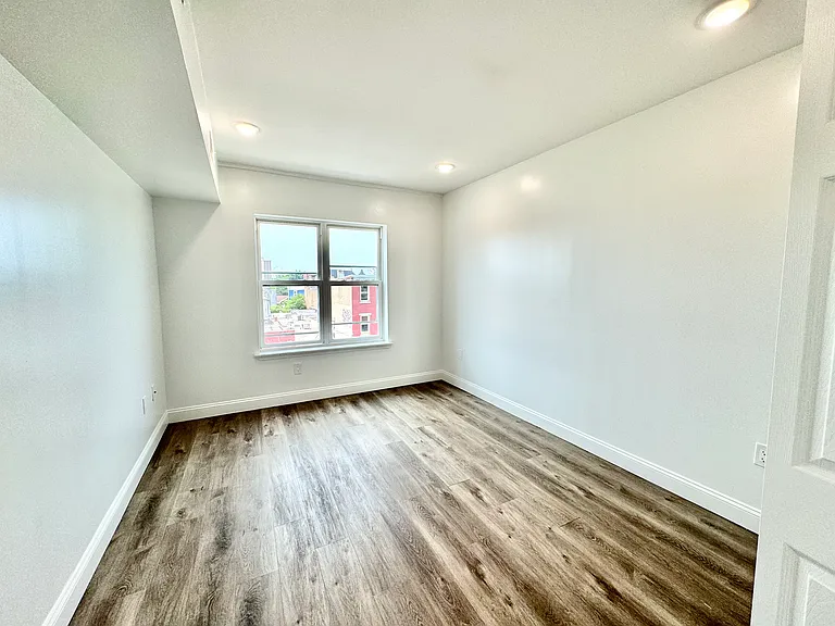4077 Lancaster Ave #203 — Photo 12