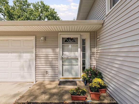 4th image of 2108 Blackthorn Dr