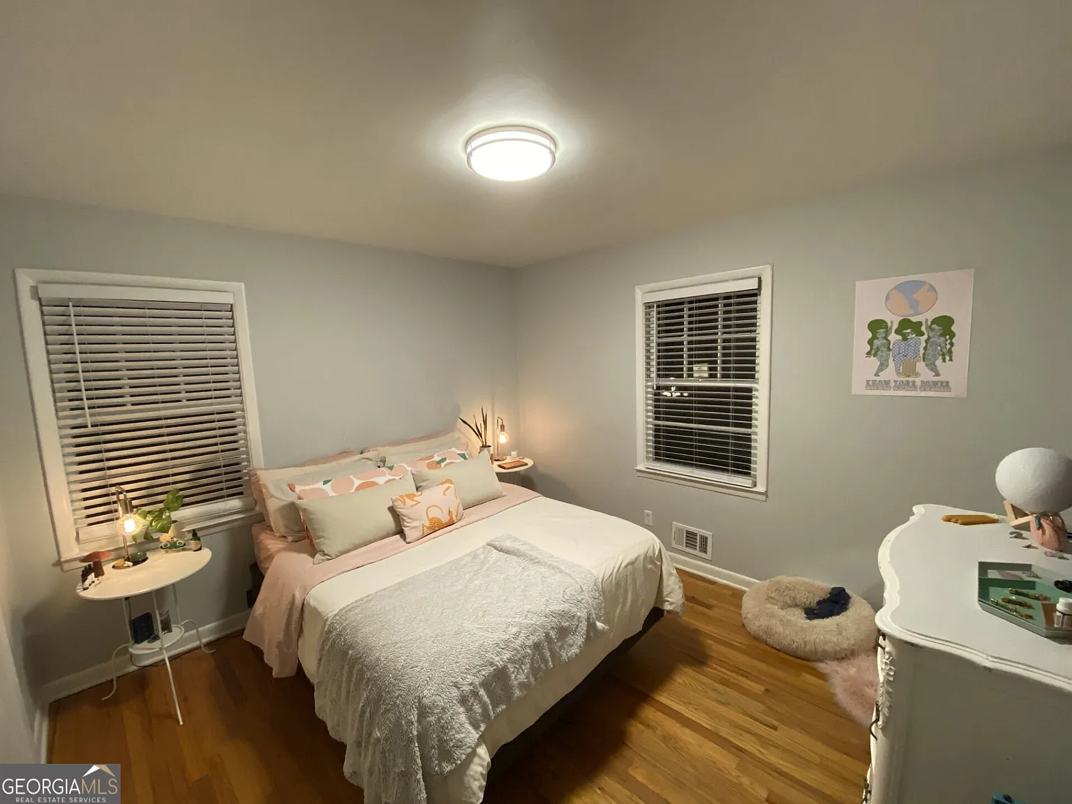 2 bed, 1.0 bath, 1400 sqft, $2,325 — Photo 2