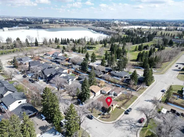 2043 N 57th Ave SW, Calgary, AB T3E 1N1