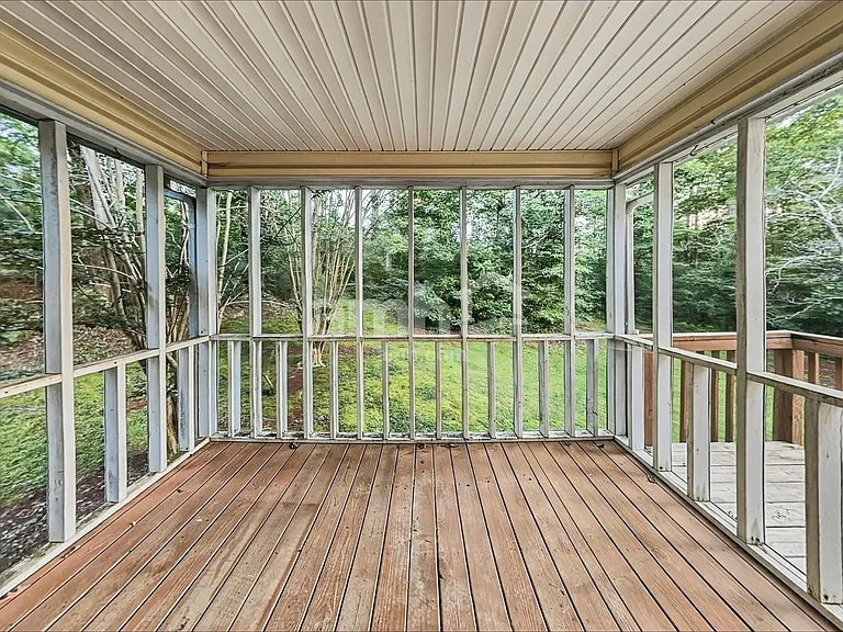 48 Cambridge Ct — Photo 18