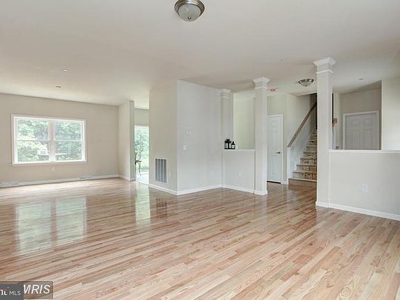 4th image of 915 Tyler Ave