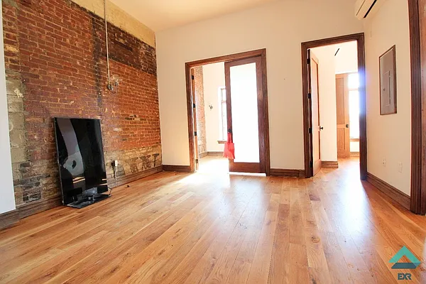 Rented by EXR | media 6
