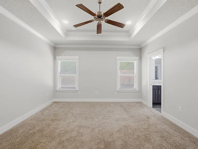425 Pemberton Ln — Photo 30