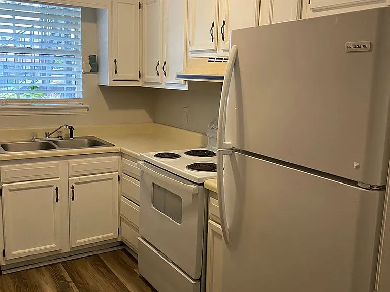 1688 Prince Ave #604 — Photo 5