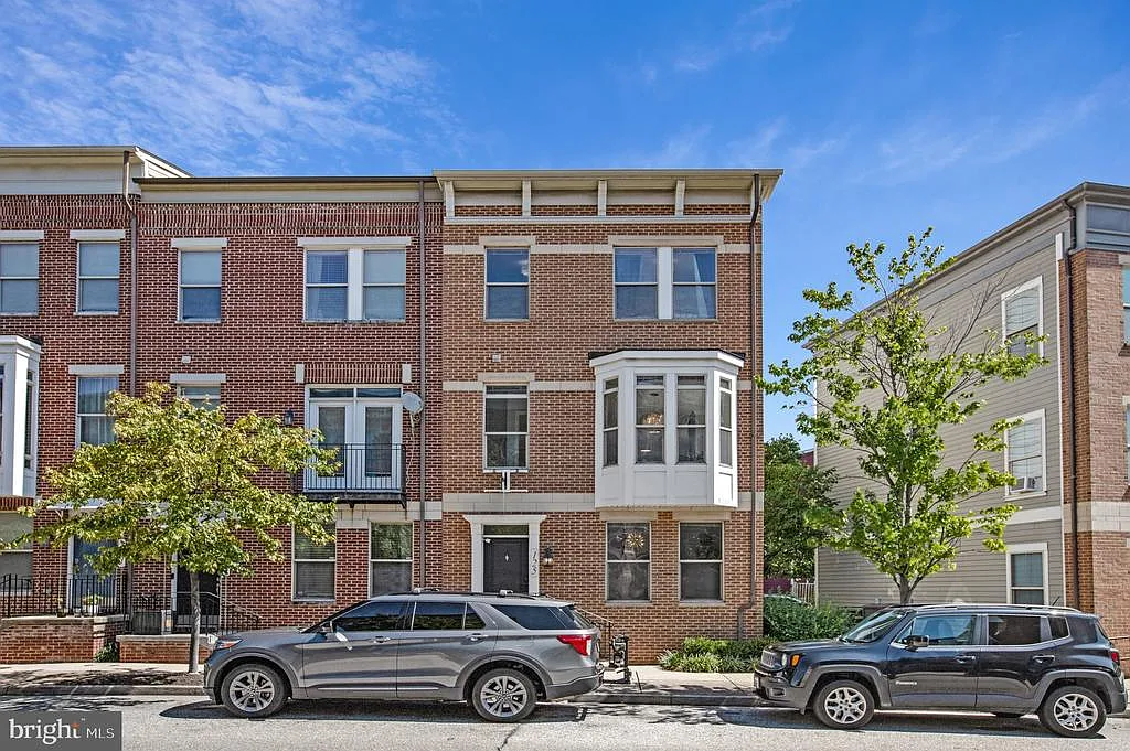 3 bed, 4.0 bath, 2239 sqft, $3,950 — Photo 1