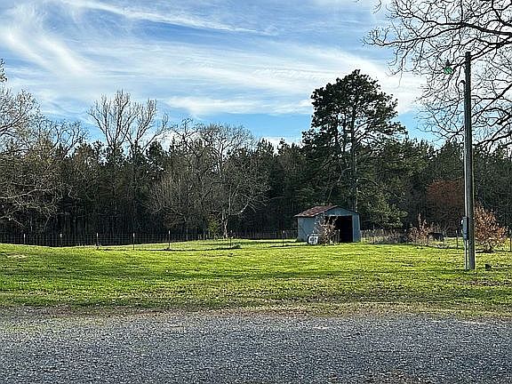 3rd image of 394 Green Plains Rd