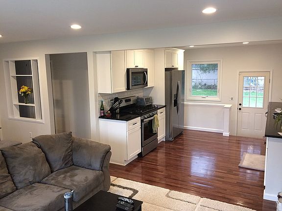 3rd image of 31748 Hees St