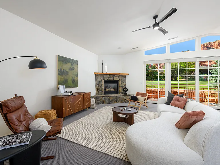 230 Red Rock Cove Dr — Photo 8