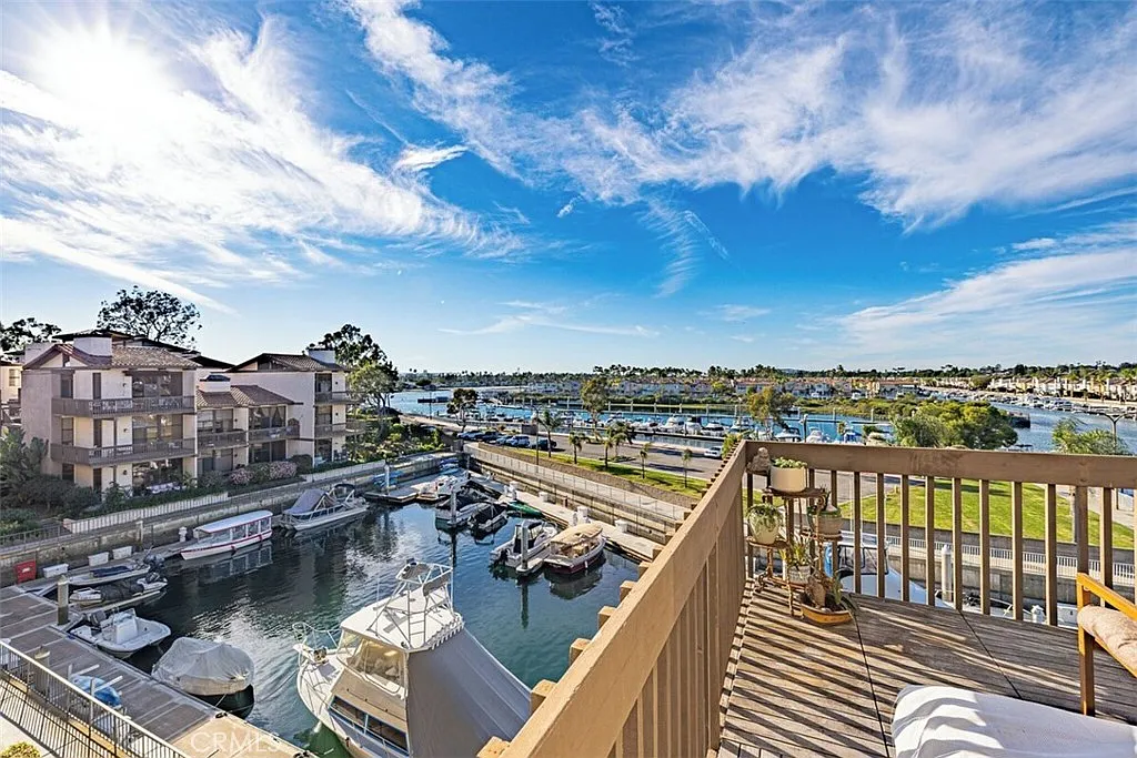2 bed, 1650 sqft, $9,900 — Photo 2